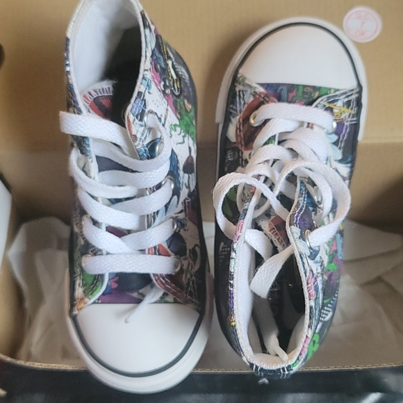 Converse - Picture 2 of 2